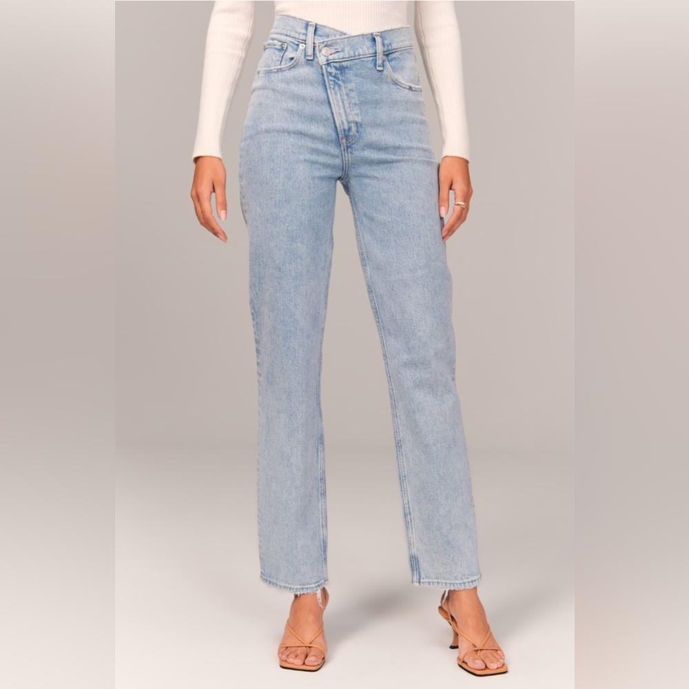 Abercrombie & Fitch 90’s Straight Asymmetrical Jeans